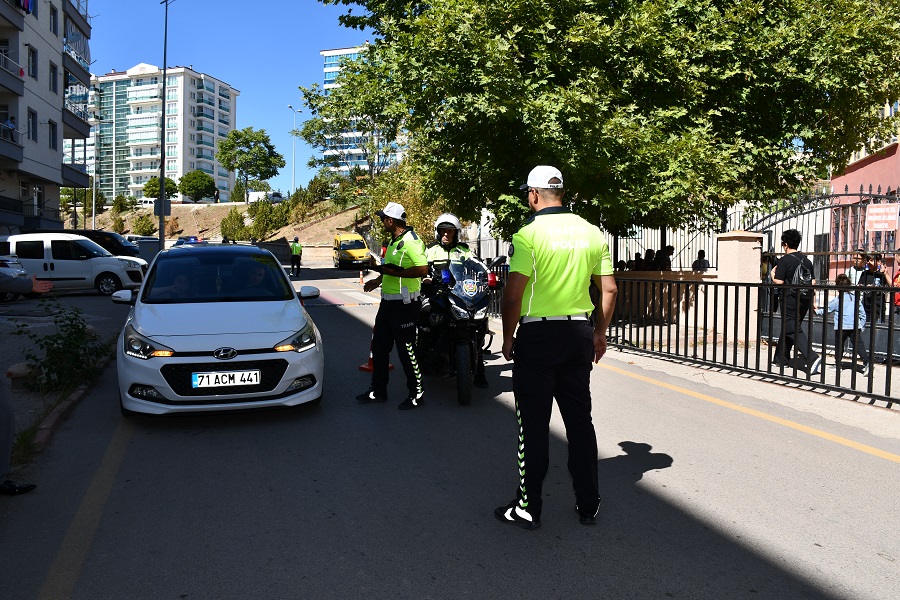 İLİMİZDE 129 OKUL ÇEVRESİNDE 80 POLİS GÖREVLENDİRİLDİ.
